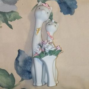 Cat statue with flowers unique